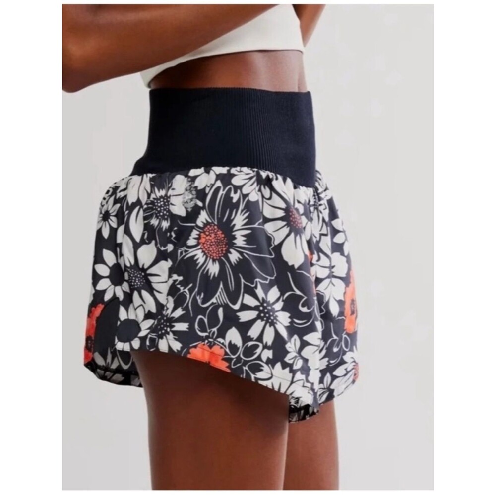 Free People movement Carpe Diem Printed Shorts tuxedo daisy combo Sz L NWT